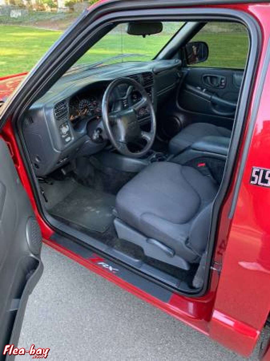 A GMC Sonoma 2002 model