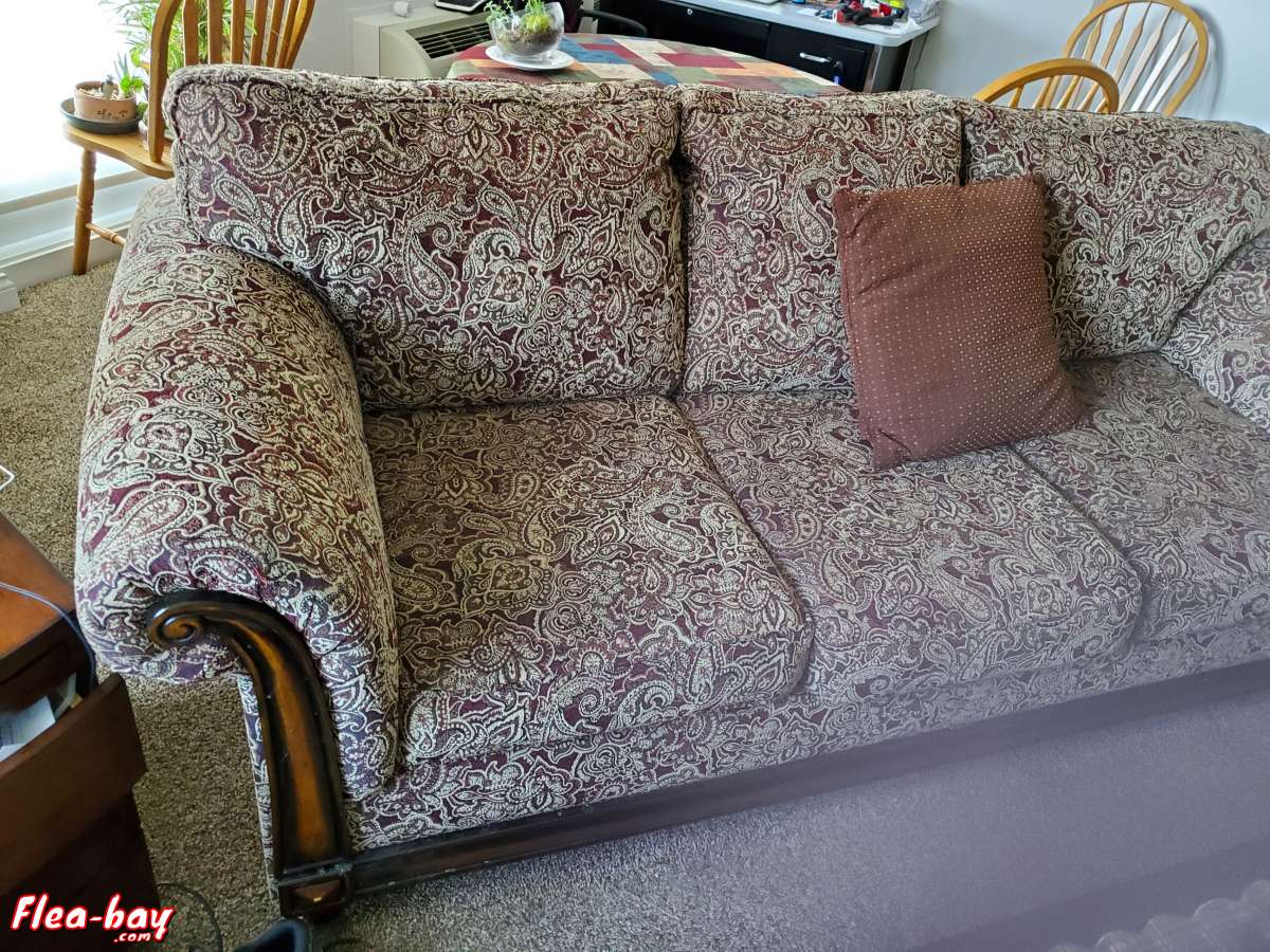 Sofa, 90 "good condition,  dark green, deep red fabric,