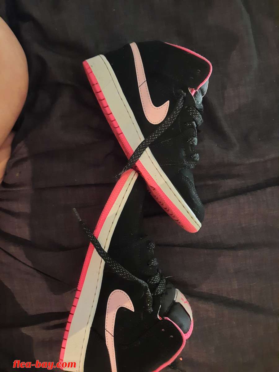 Ladies Jordan's sneakers