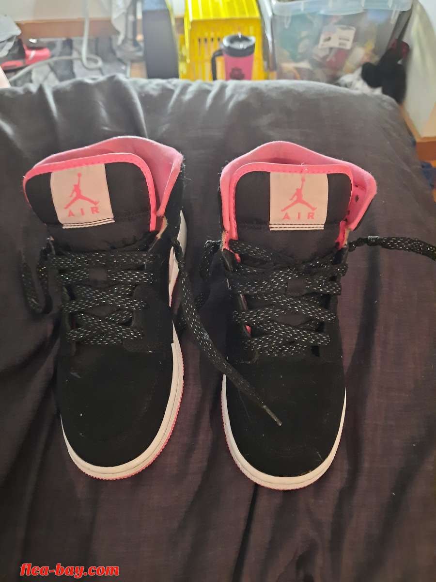 Ladies Jordan's sneakers