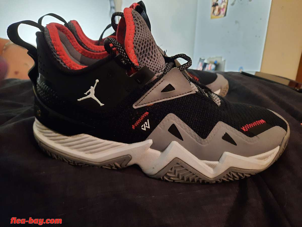 Men's Jordans size 8