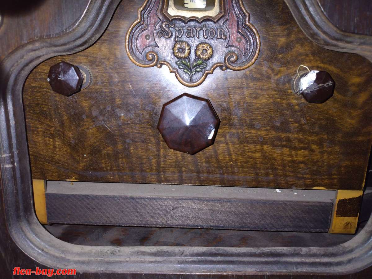 1928 Spartan case radio