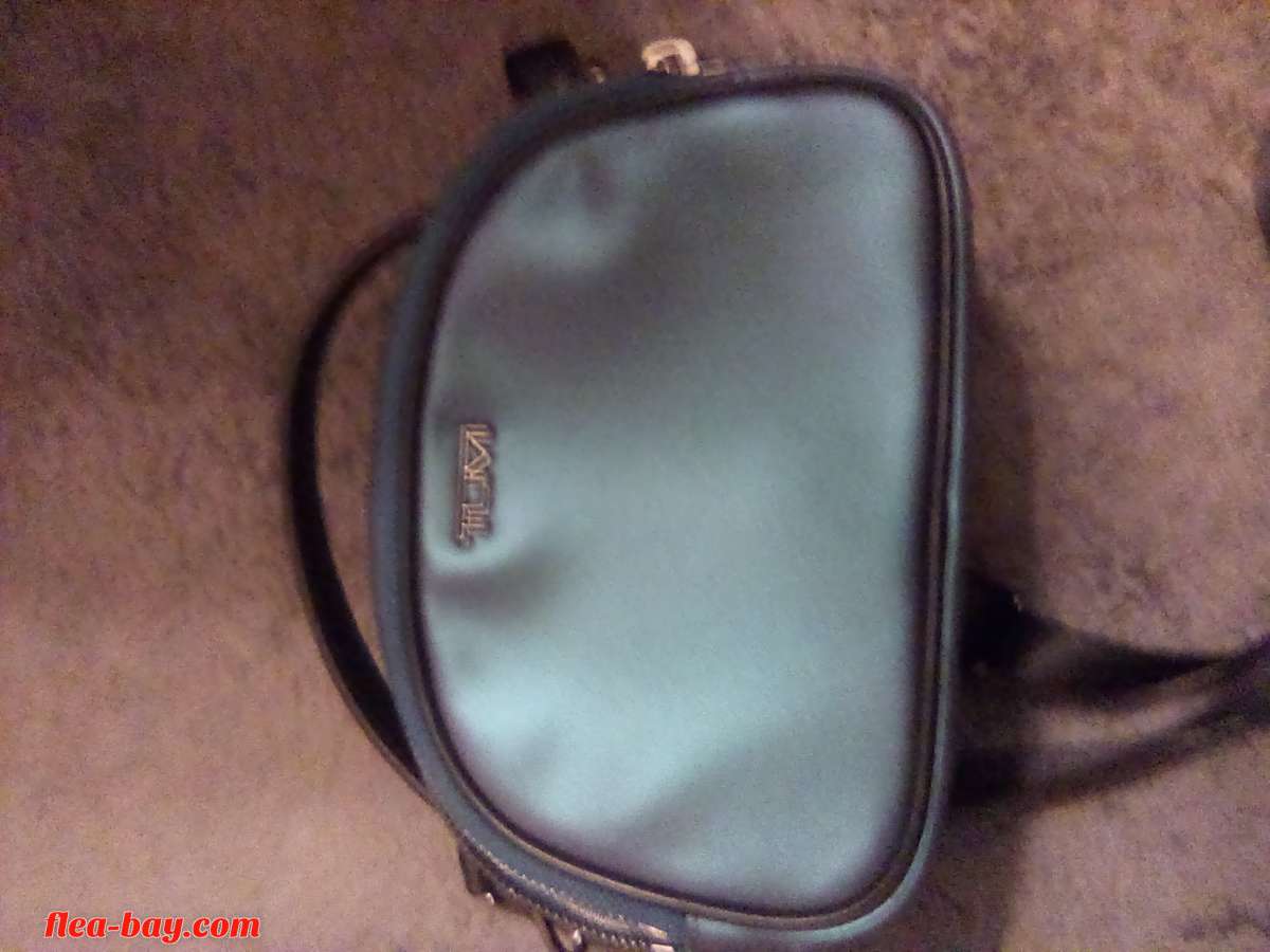 tumi purse