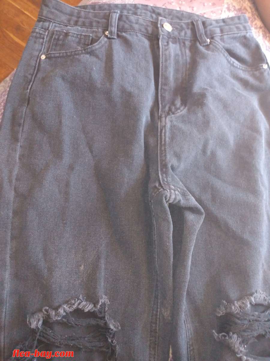 High waisted Ripped Jeans