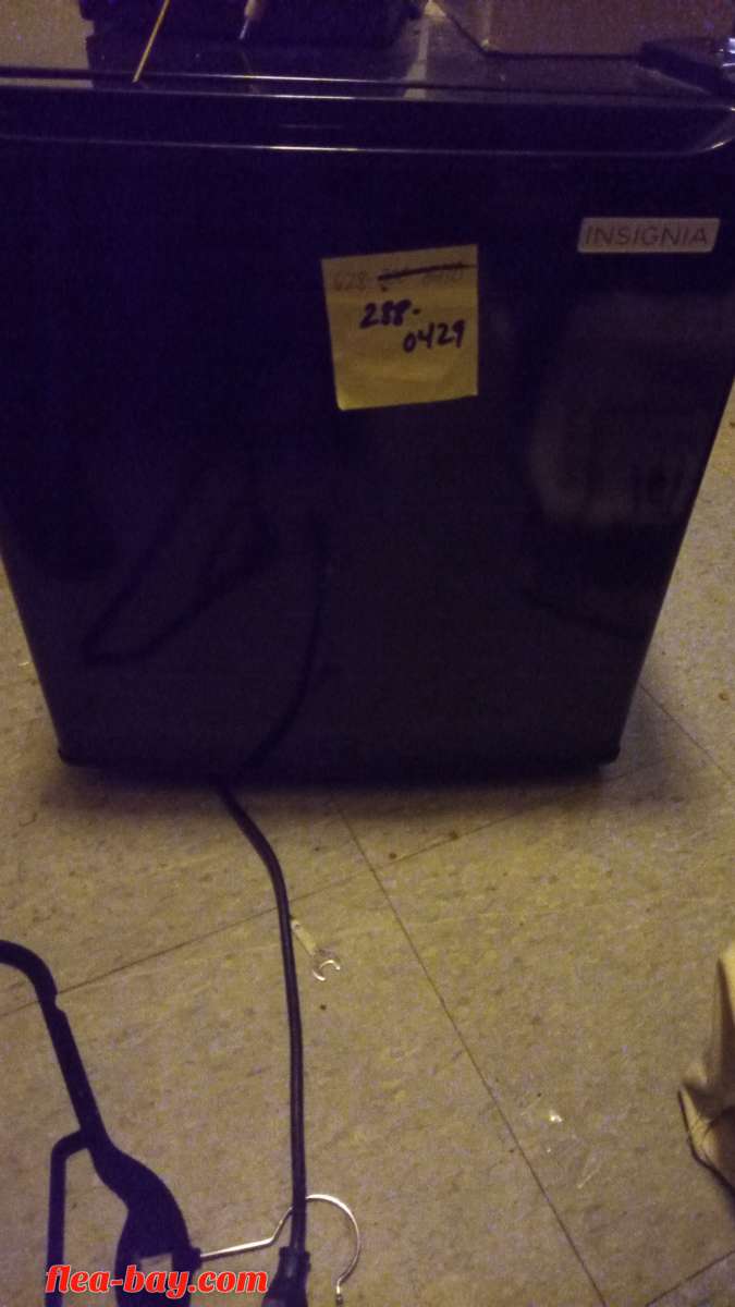 insignia mini fridge w freezer