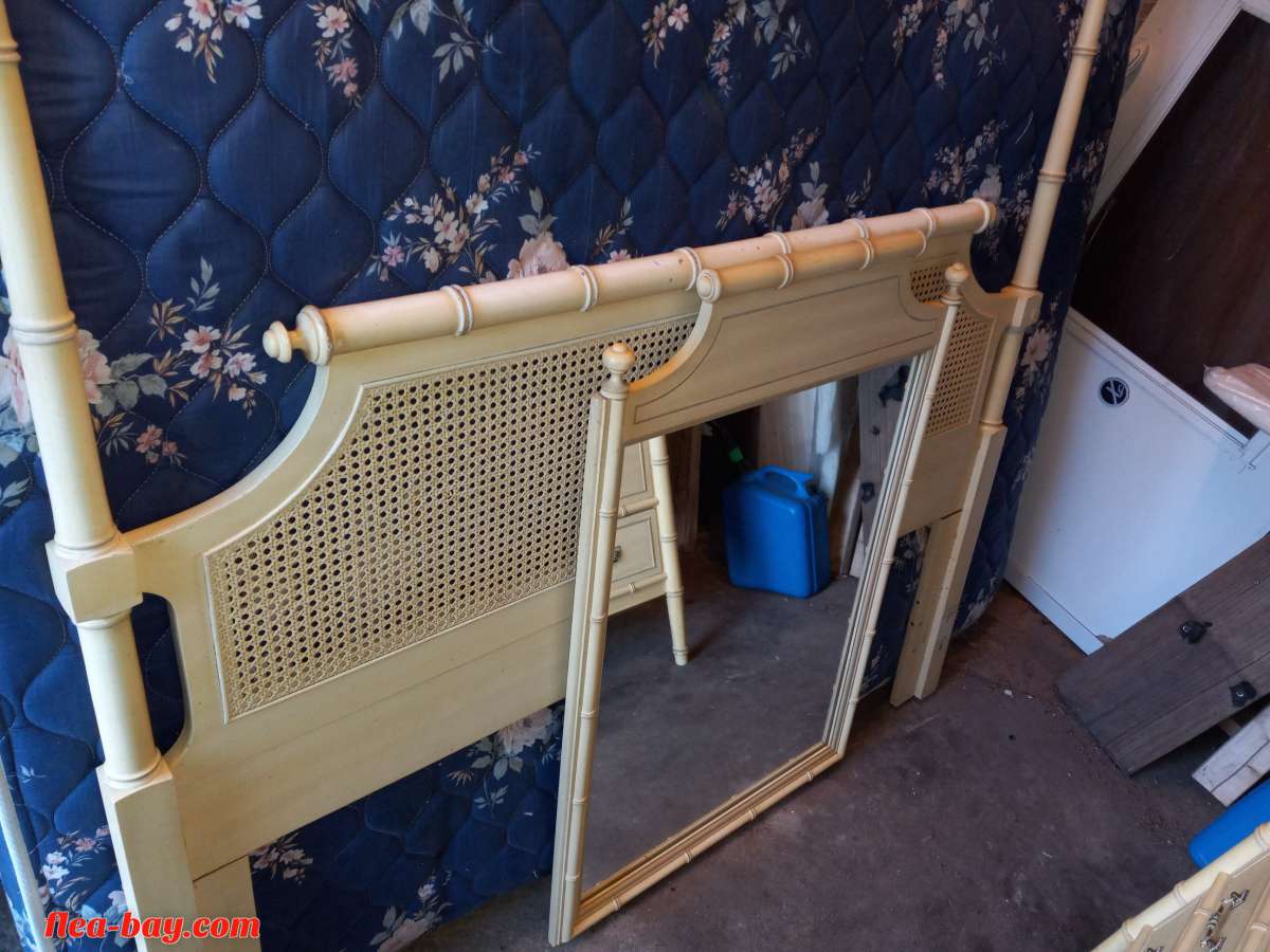 complete bedroom set like new condition