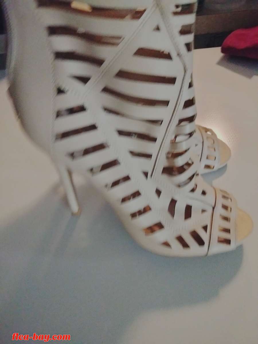 women's beige leather shoes