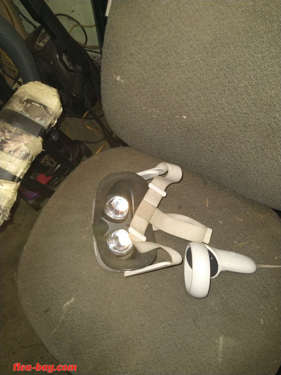 oculus virtual reality headset with one controller