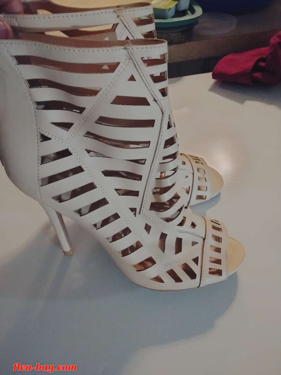 women's beige leather shoes