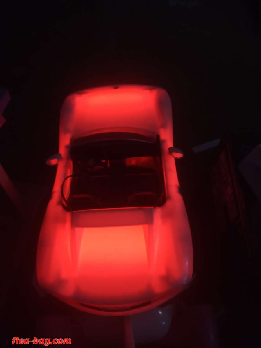 selling this rainbow high car just got it it changes multipl