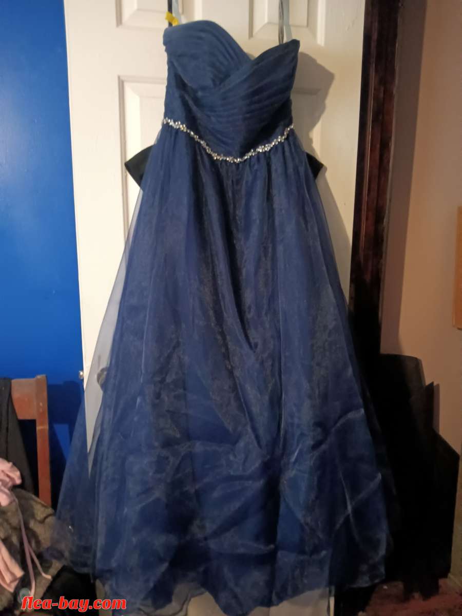 prom dress.size 6 Navy.