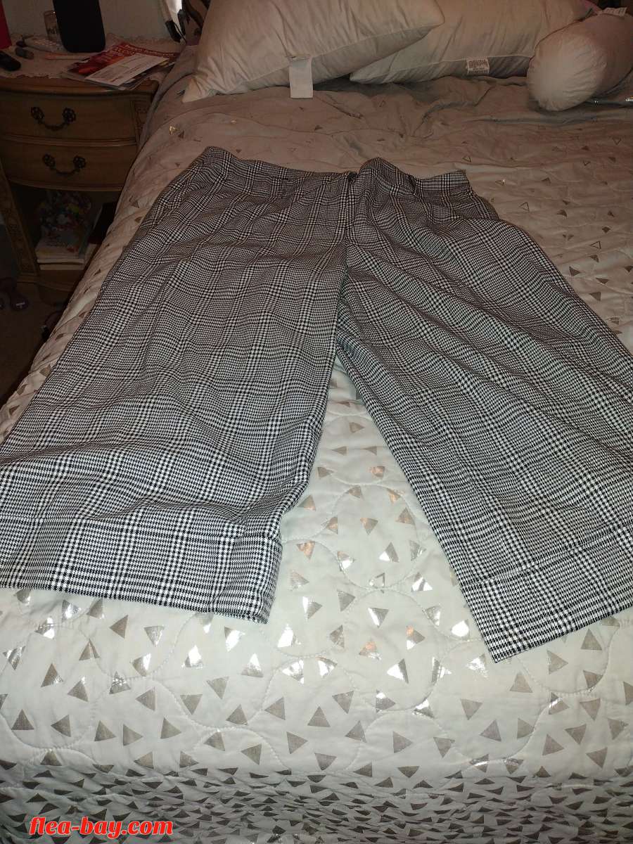 lanebyrant black and white gingham cherked print capris bran