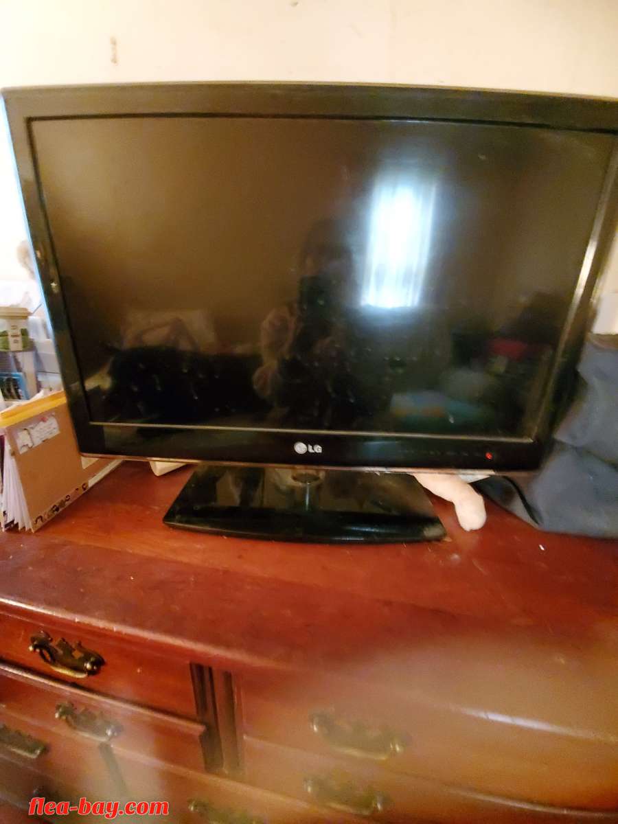lg TV not sure of the size but it might be a 20"