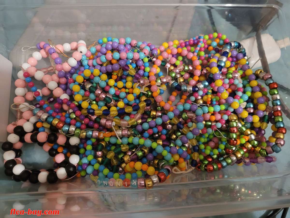 making Keybchins And Bracelets For 2 for $10