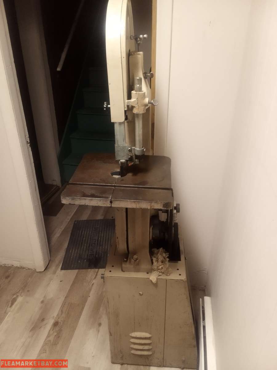1970's model Delta/Rockwell industrial bandsaw,metal wood .