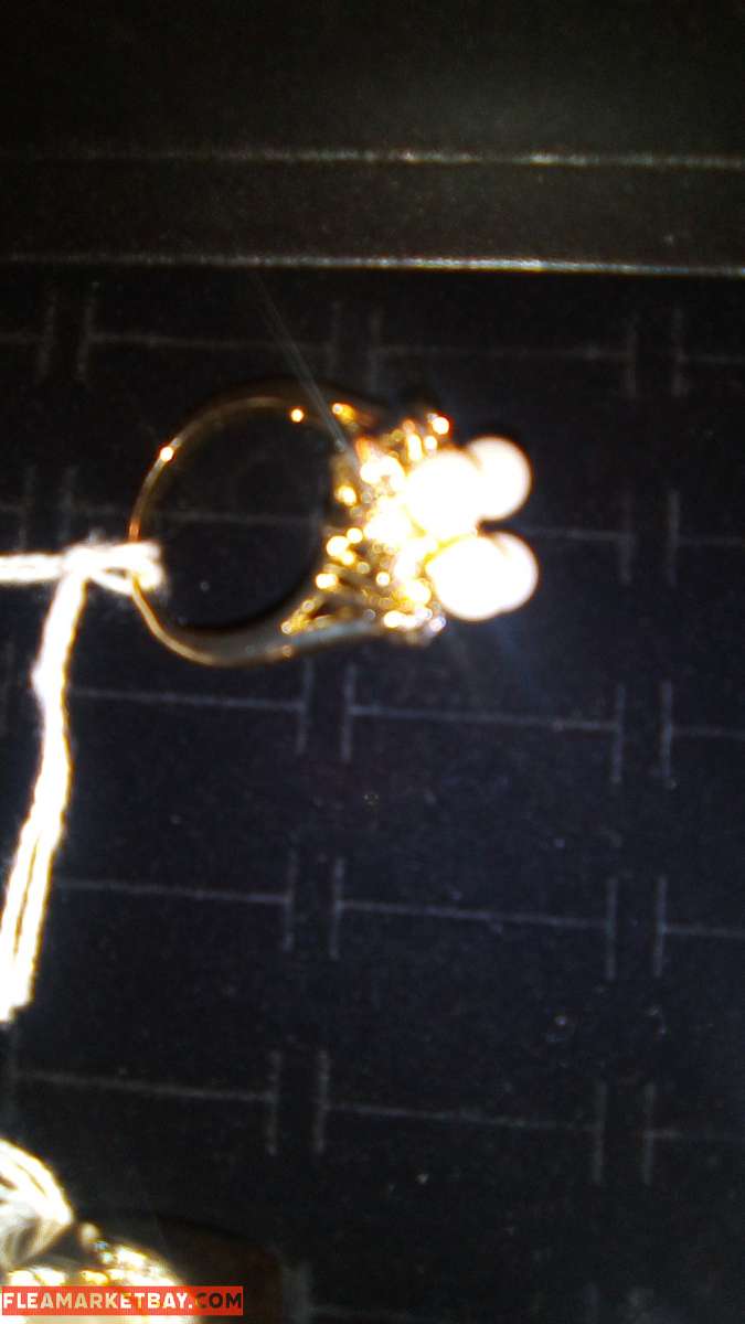 More close up shots of Women's Pearl Ring