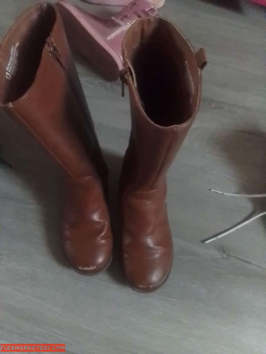 LITTLE GIRL BOOTS............................SIZE:13