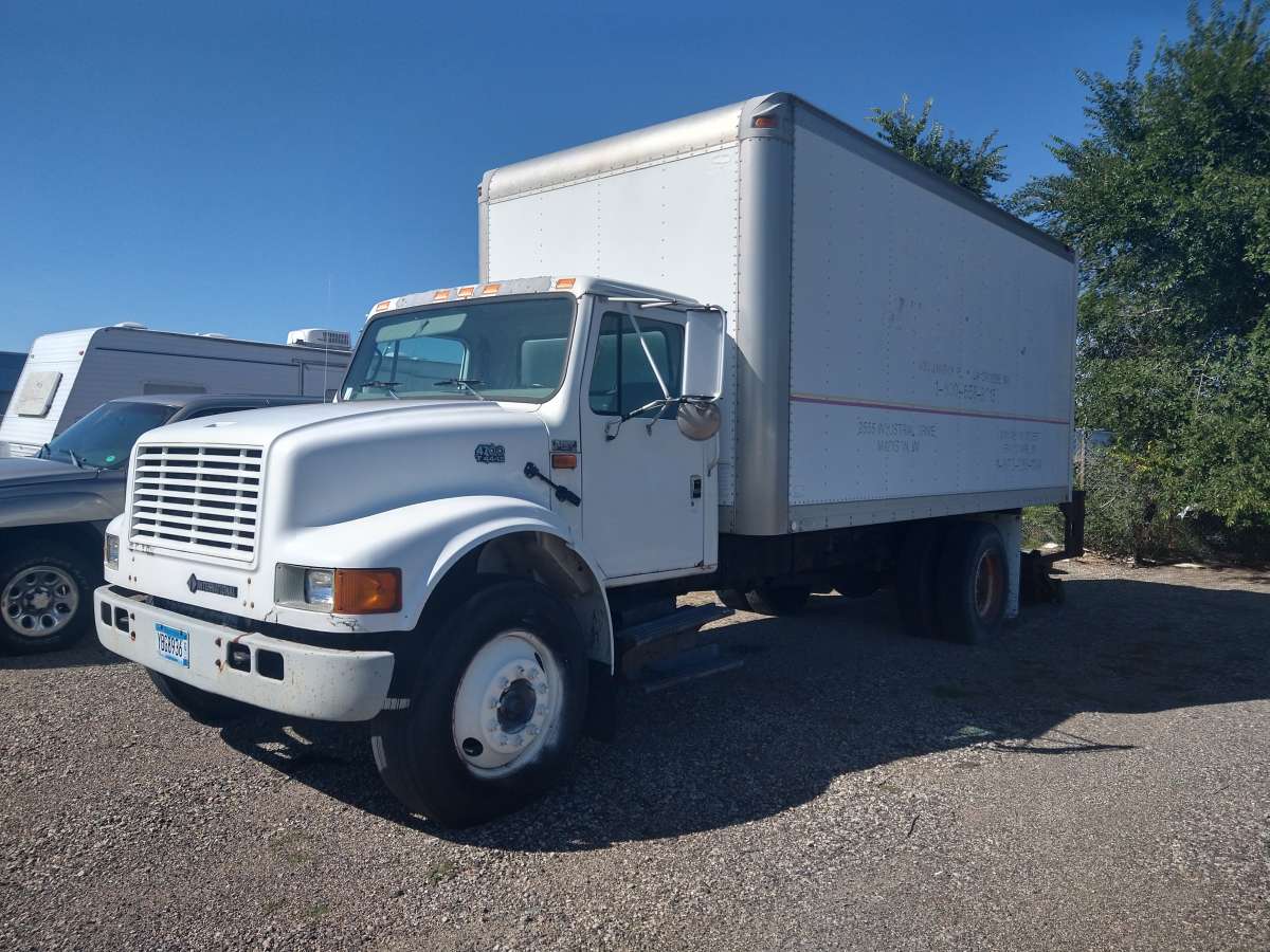 2001 international straight truck 4700 series