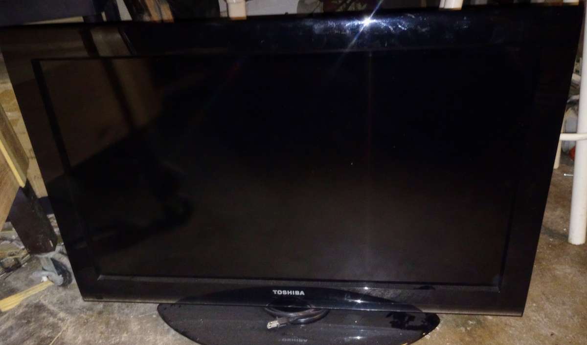 Toshiba 40in t.v.