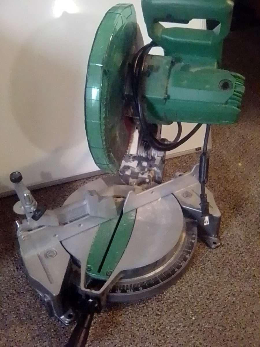 10-in compound miter saw