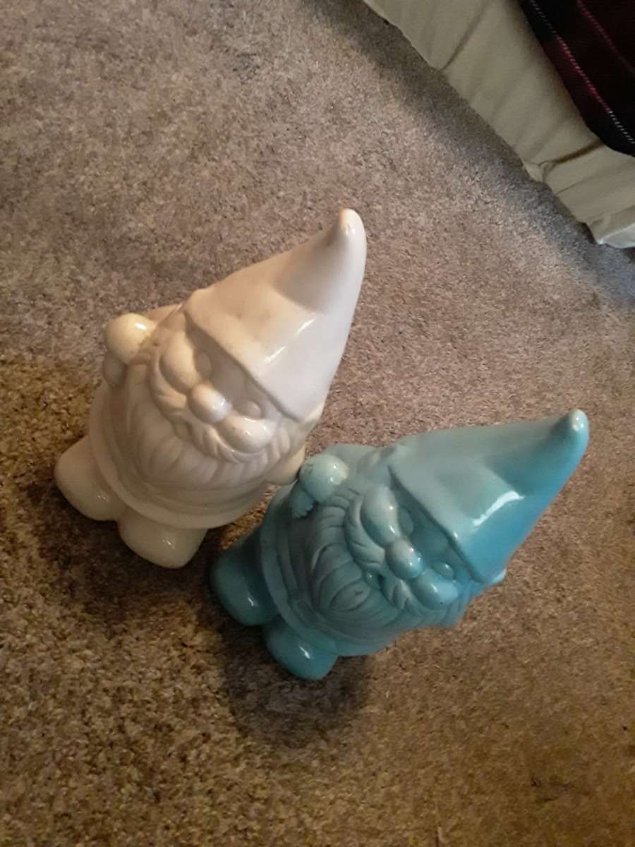 I am selling gnome statues
