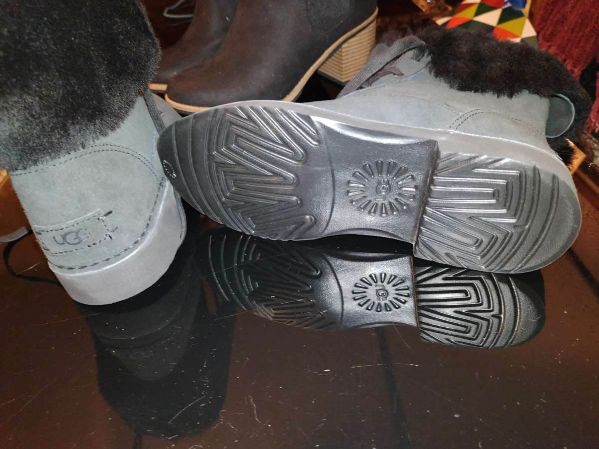 WOMENS UGG BOOTS size 7