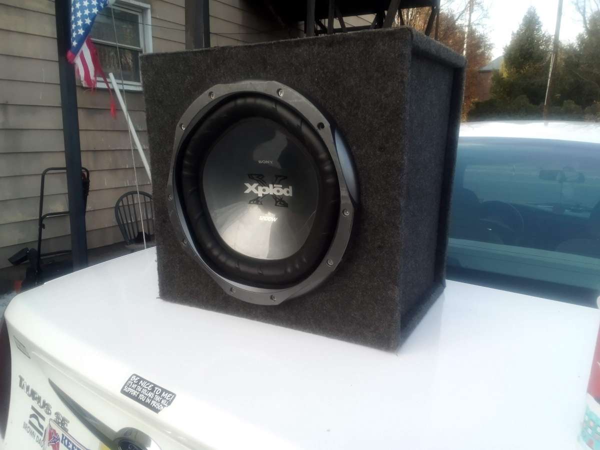 sony Xplod 1200 watt subwoofer speaker and cabinate .