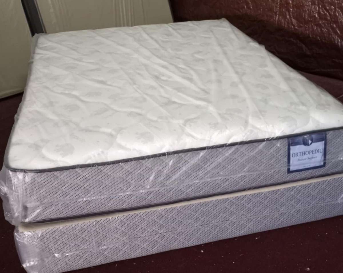 GREAT SALE QUEEN PLUSH MATTRESS WITH FREE BOX SPRING