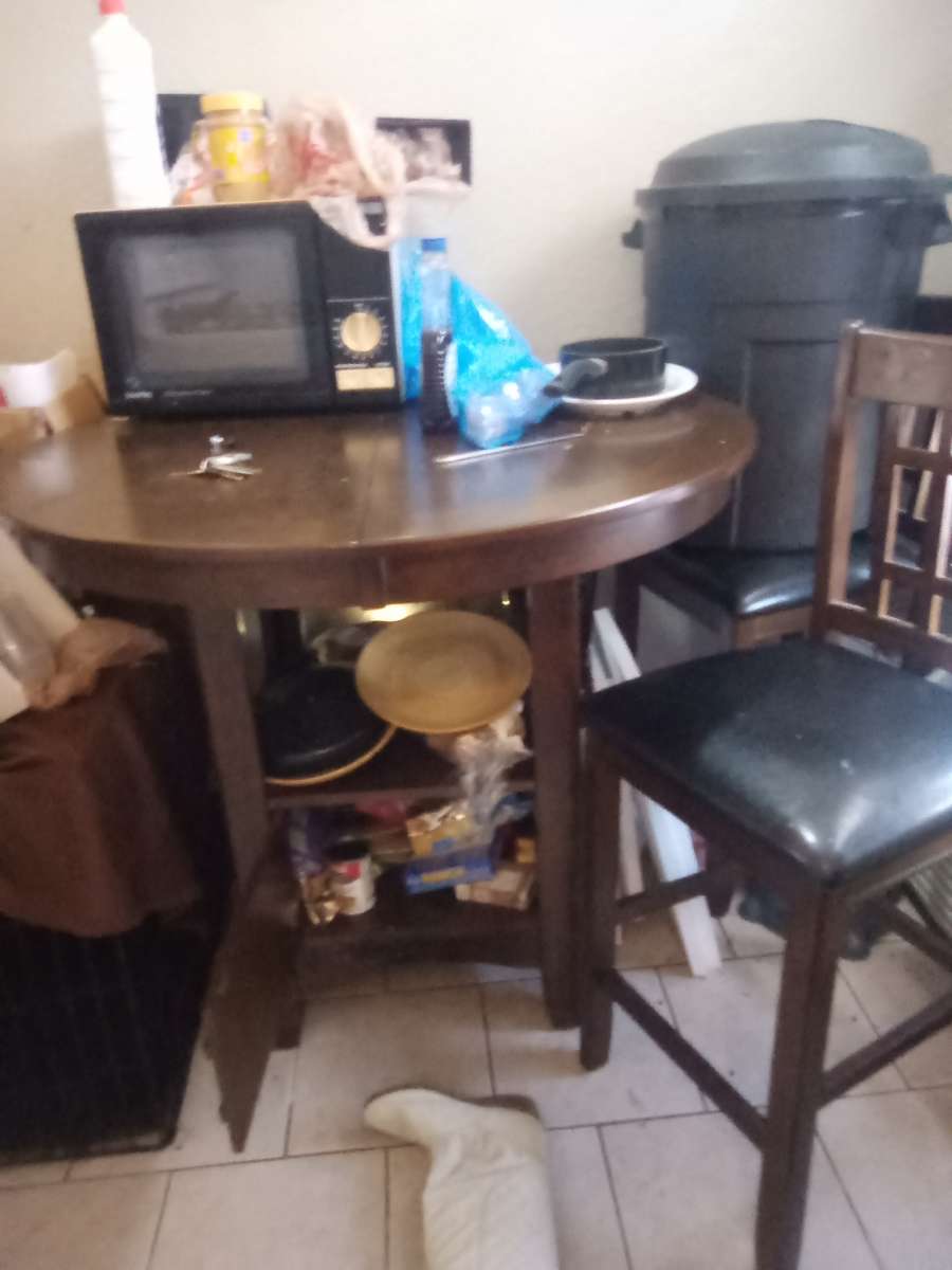 Dinning room round room table with 4 charis brown