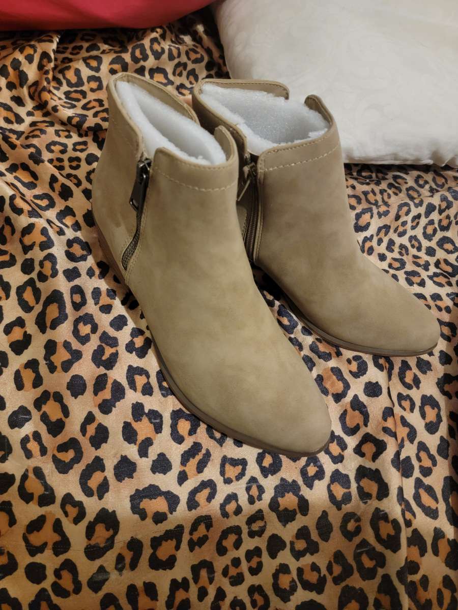 brand new size 7.5 ankle boots