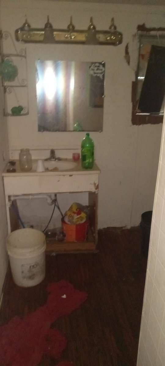 2 bedroom trailer with axles
