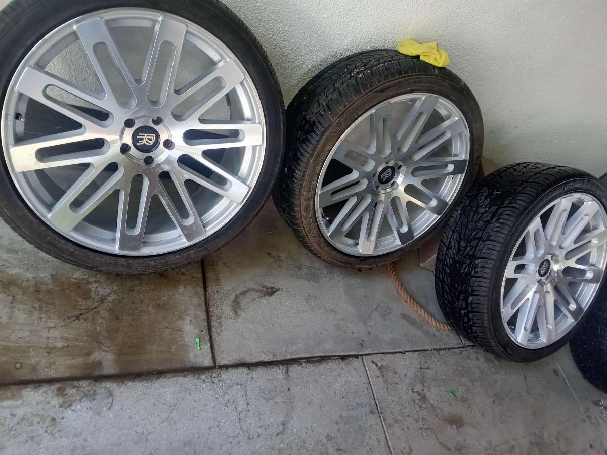 rines 24 enteritos y llantas nuevas son 24 de 5 virlos ningu