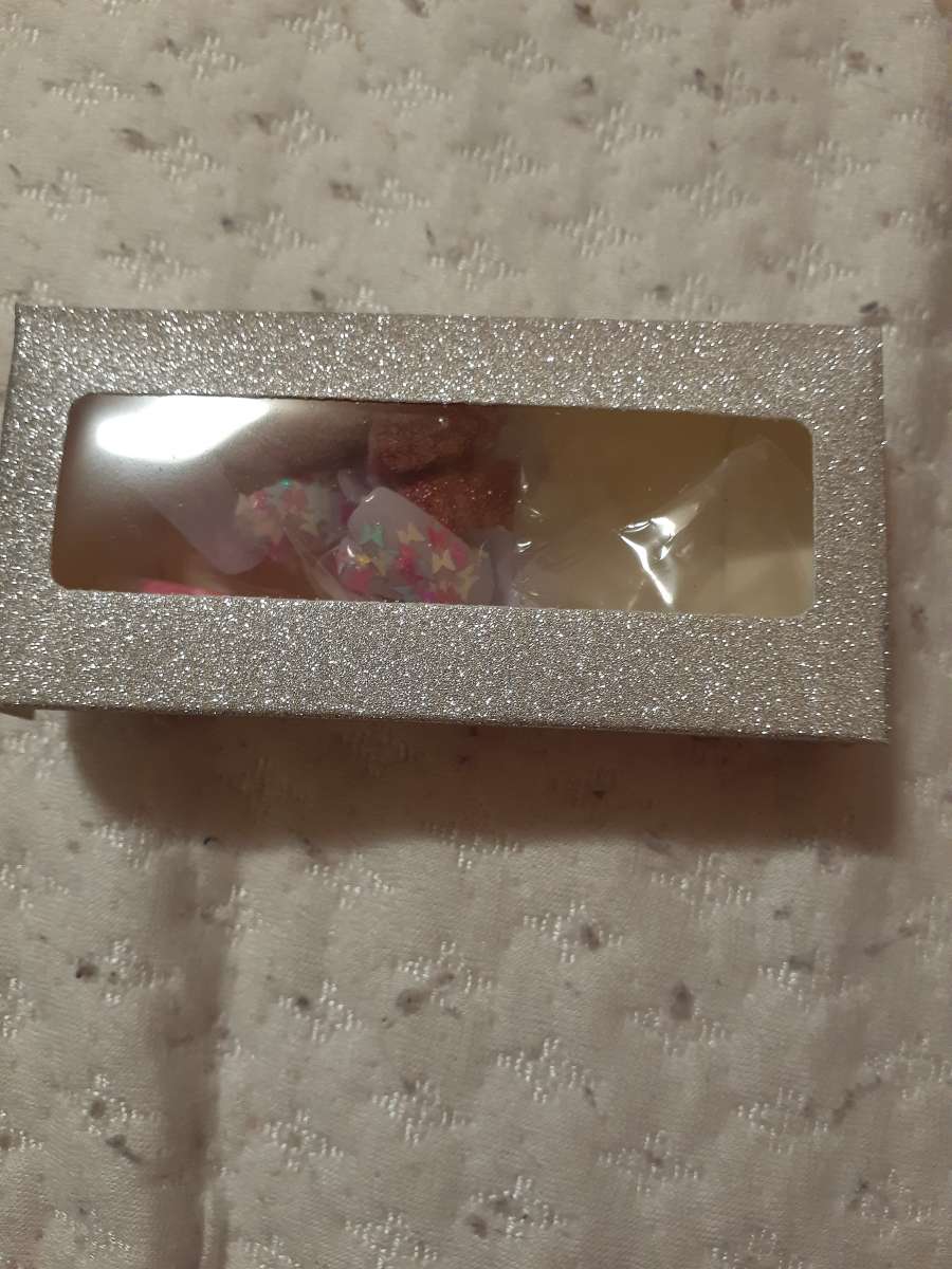 very pretty butterfly nails with glue