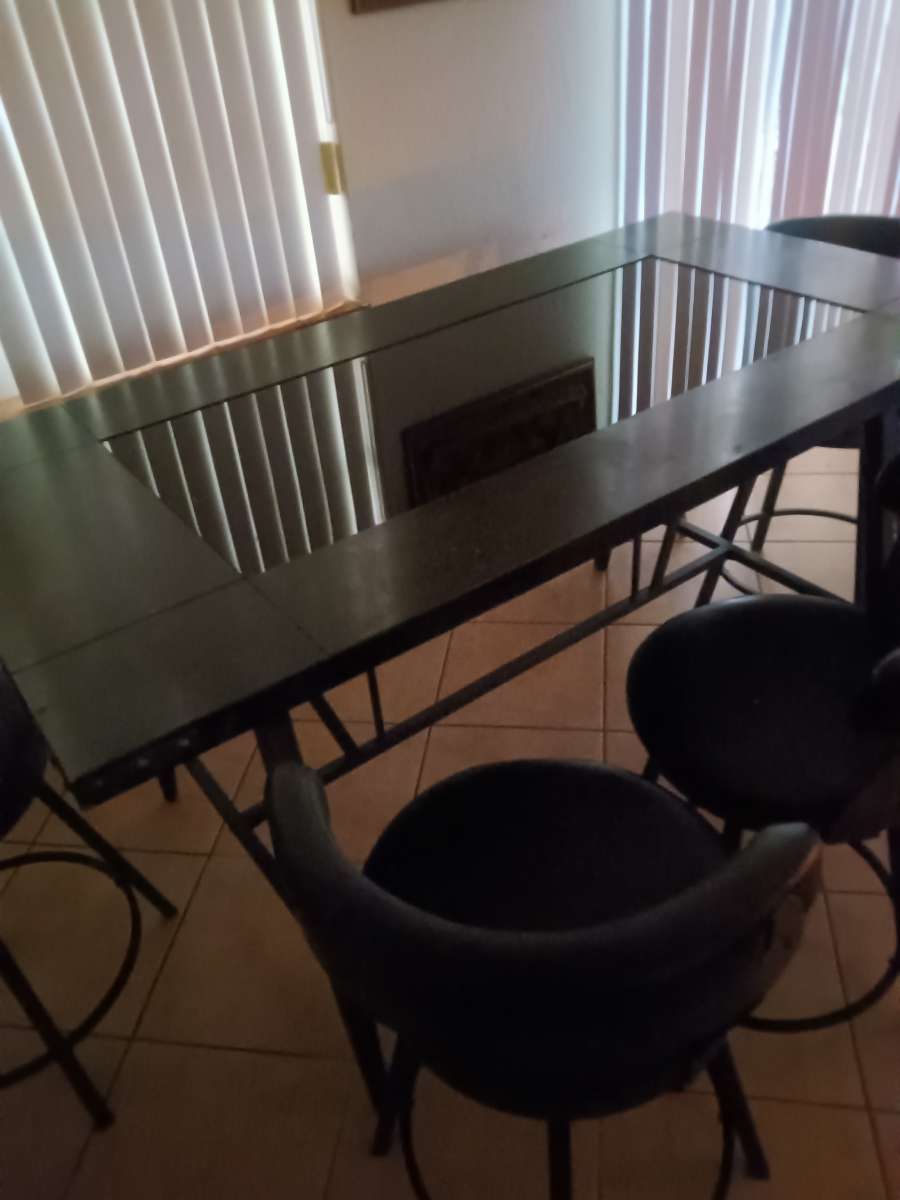 dinning table with 4 chairs