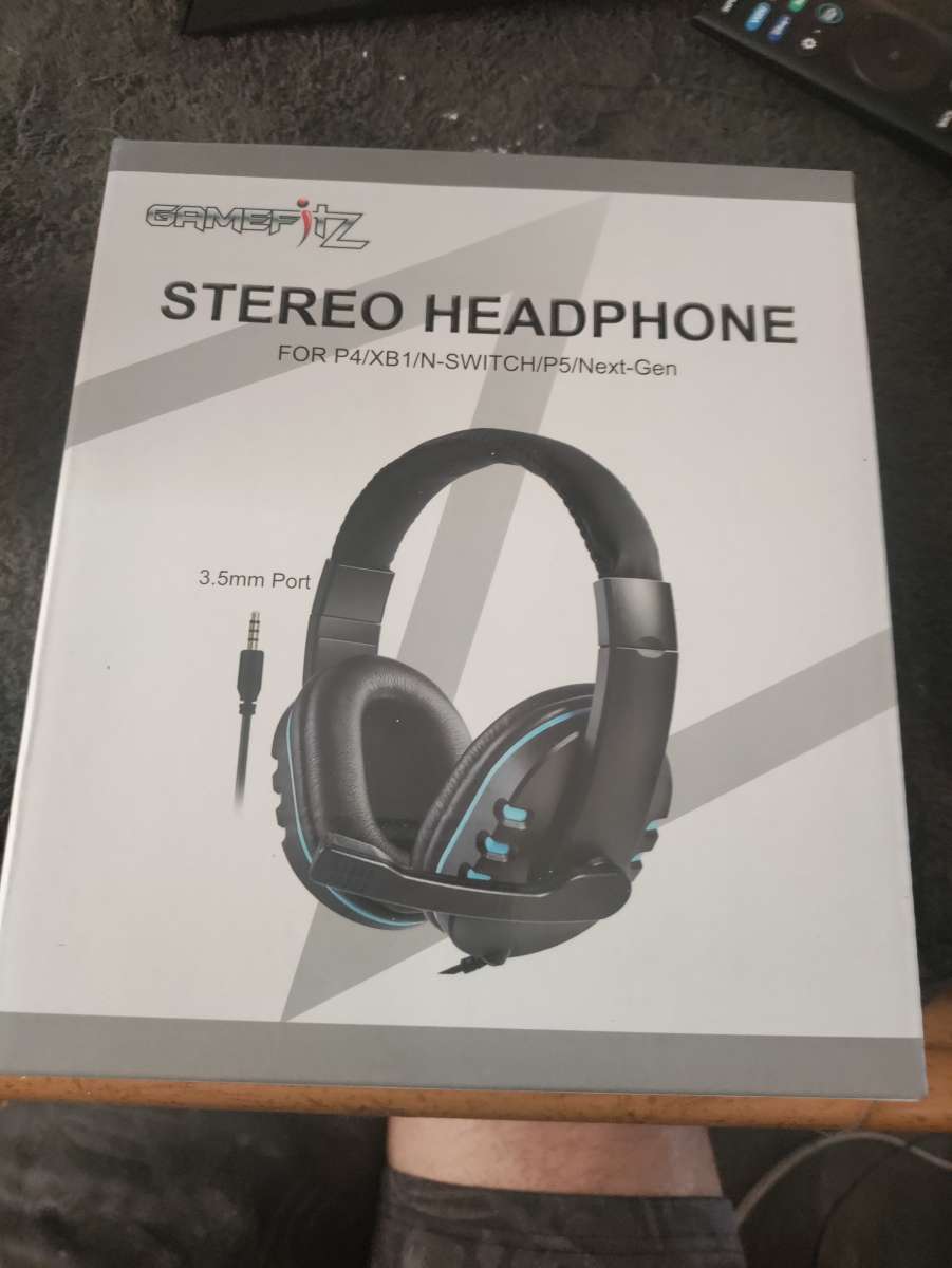 a stereo headphone