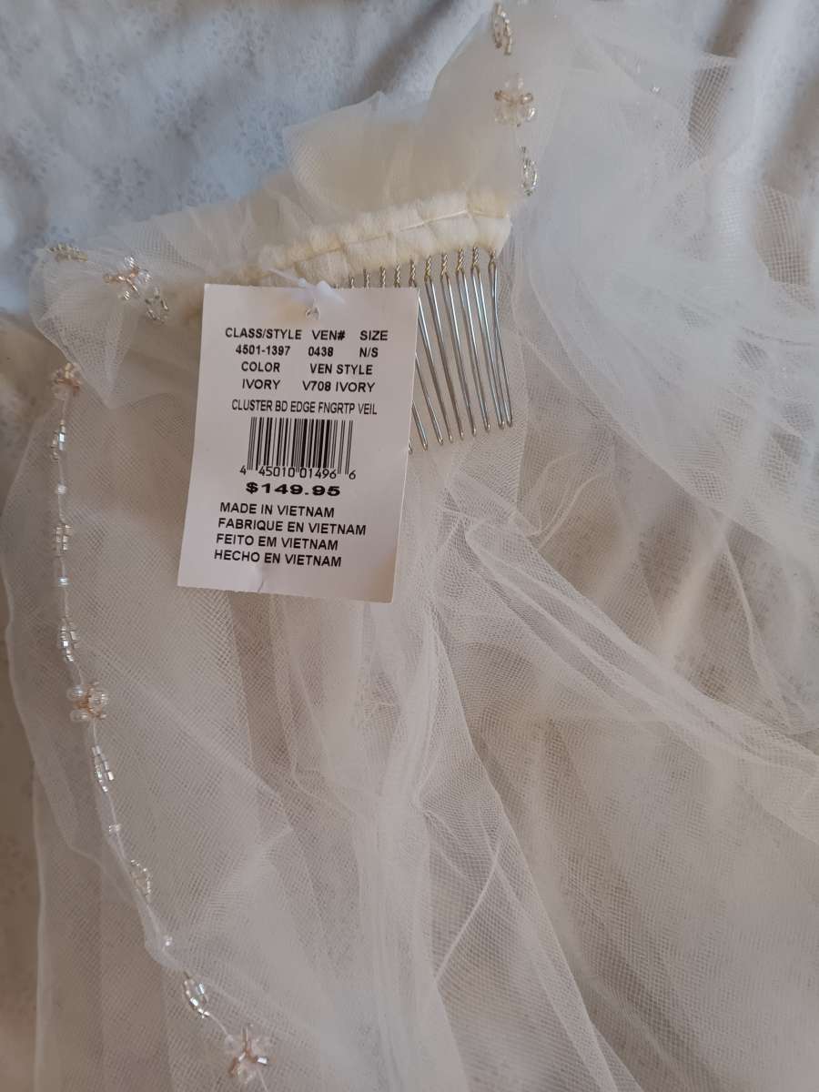 Davids bridal wedding dress/vail set