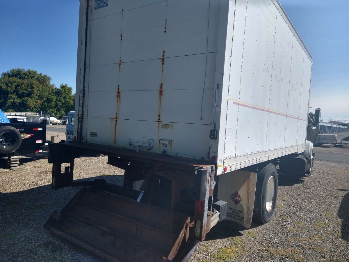 2001 international straight truck 4700 series