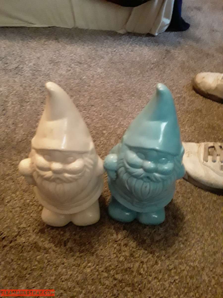 I am selling gnome statues