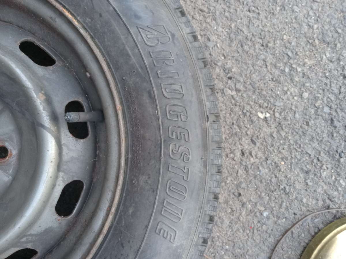 Really nice Tire with excellent tread 185 70 R14