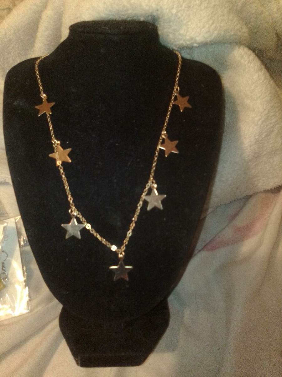 knotty star gold tone necklace