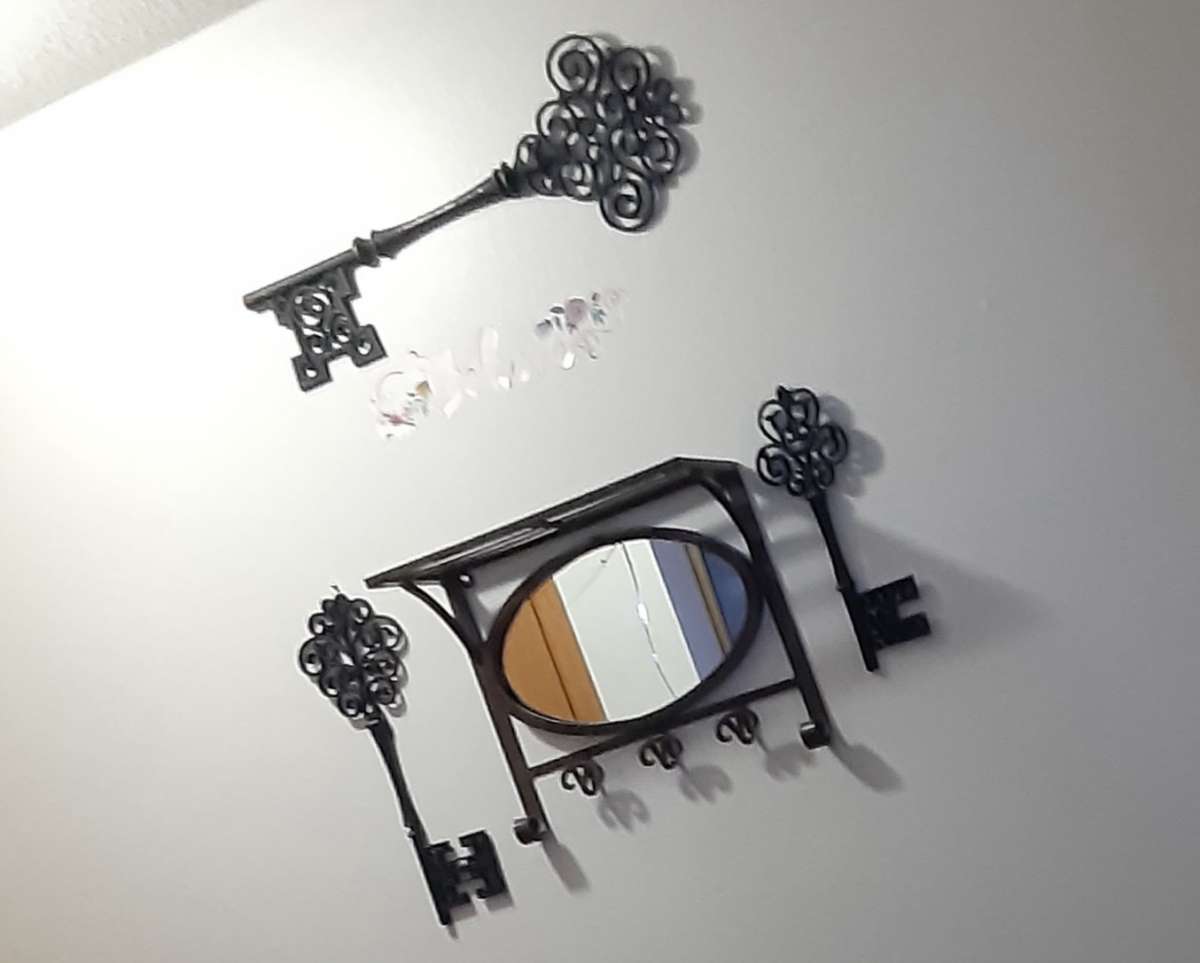 mirror And keys