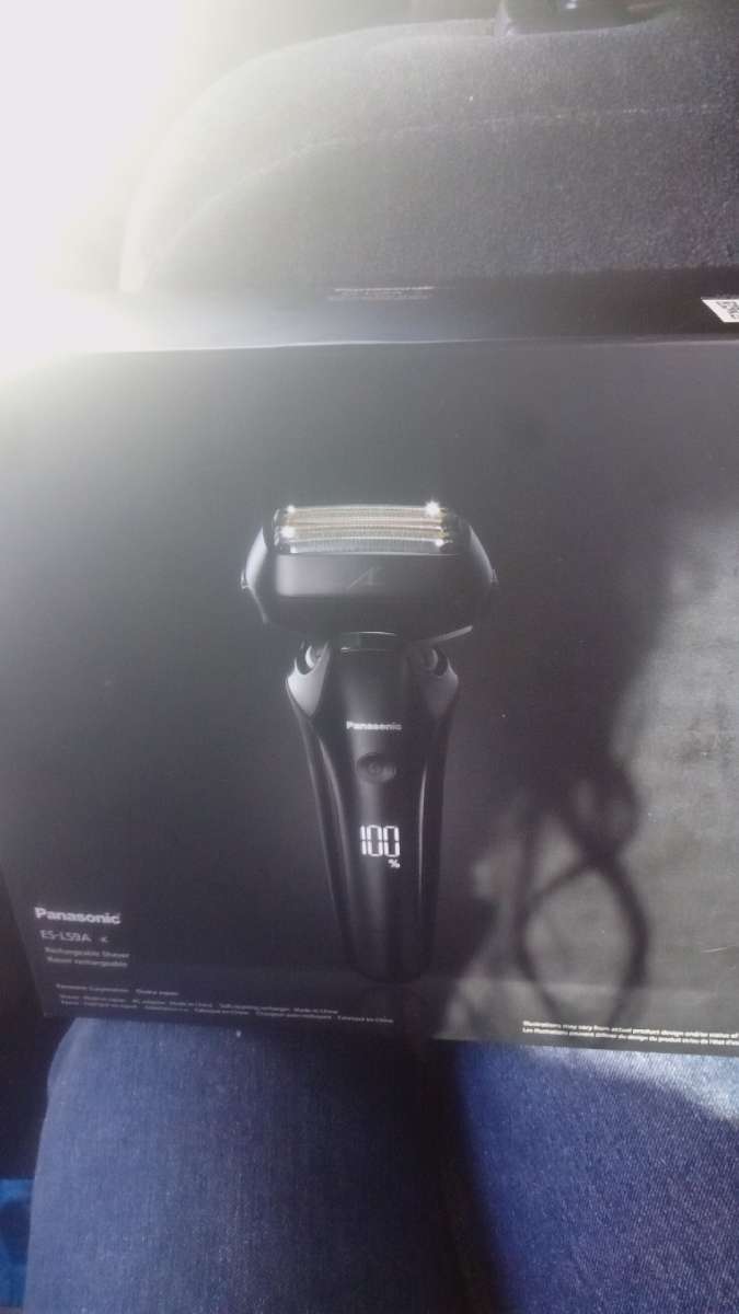 Panasonic Arc6 Shaver with self cleaning charging dock