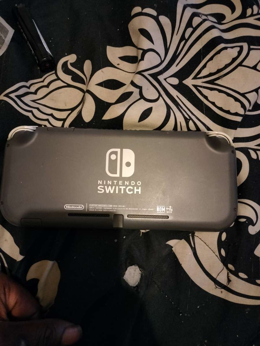 Nintendo Wii U and switch lite with games
