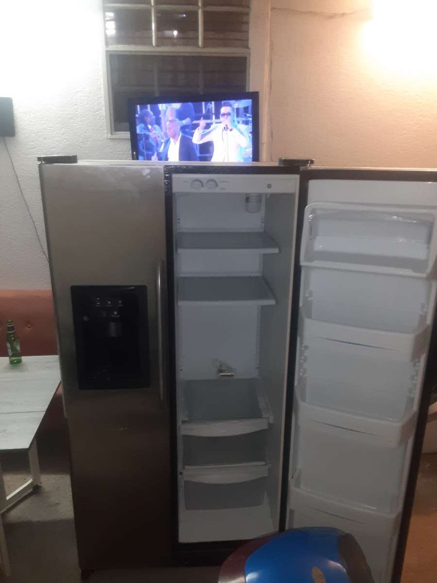 Stainless steel exterior Upfront electronic dial temperatur