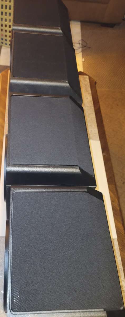 Really nice pair of Bose bookshelf speakers