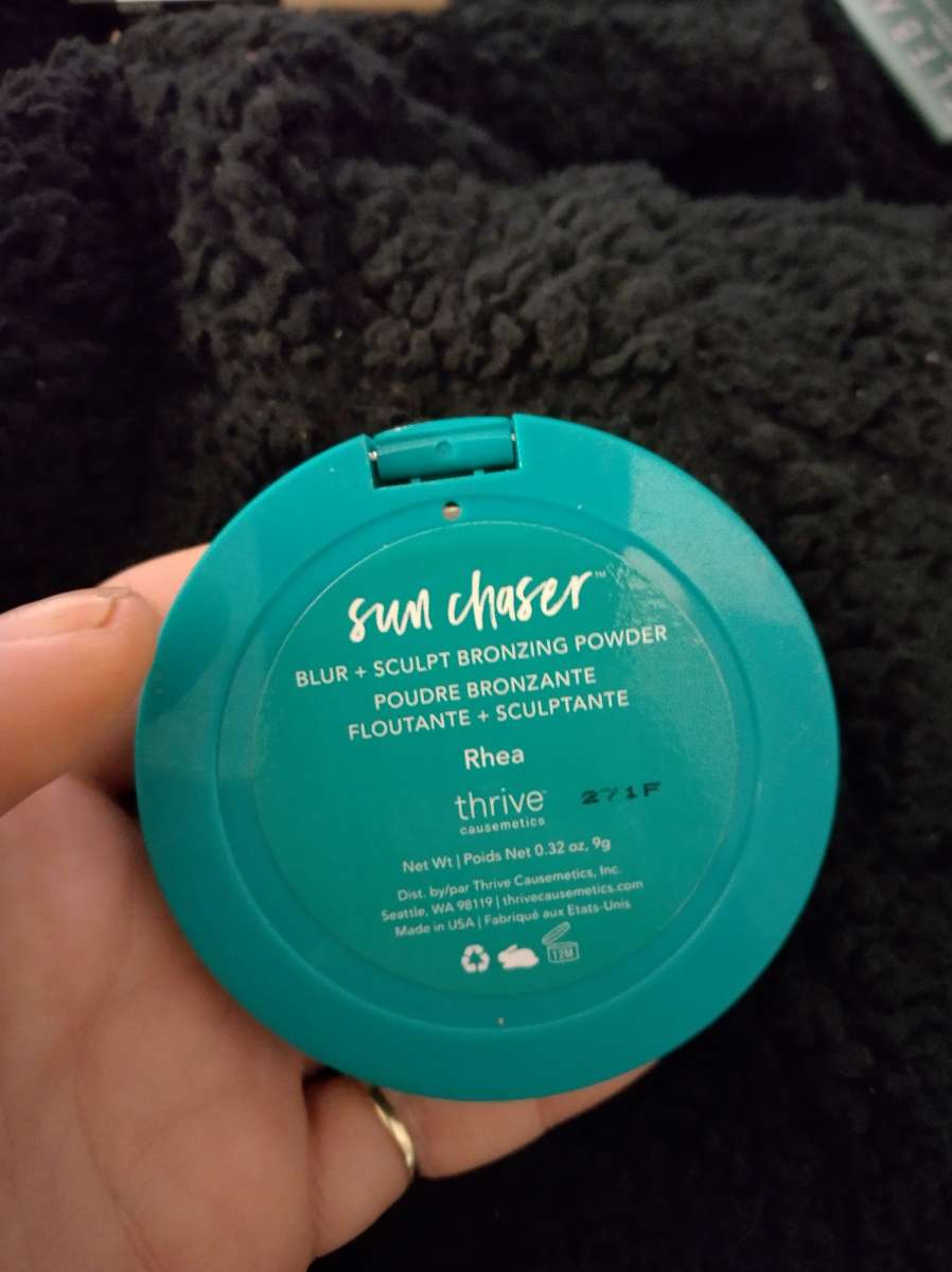 sun chaser thrive bronzing powder compact