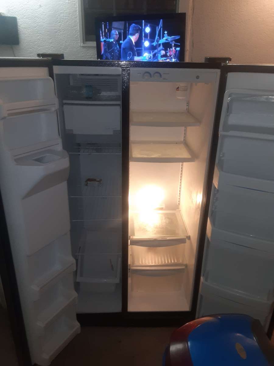 Stainless steel exterior Upfront electronic dial temperatur