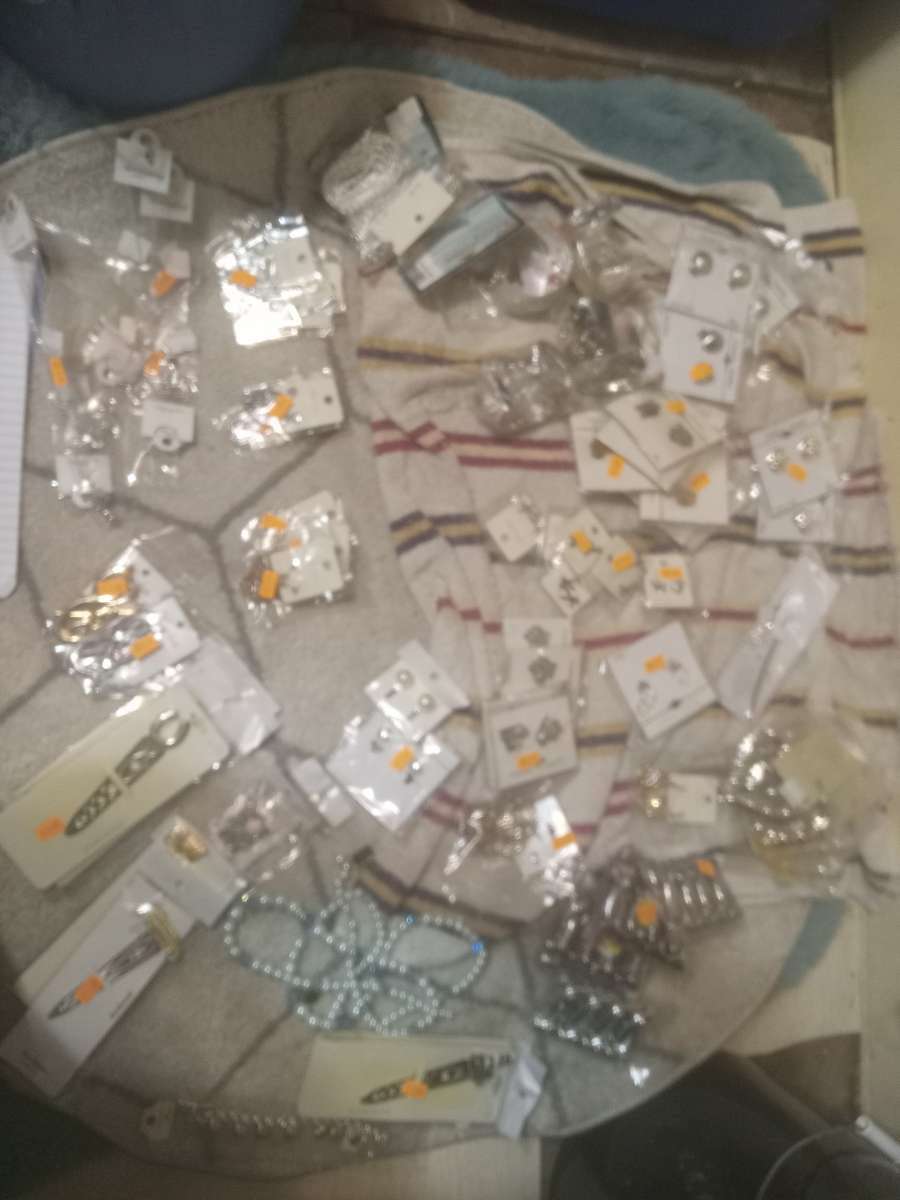 jewelry bracelets 2 different kinds everything is new