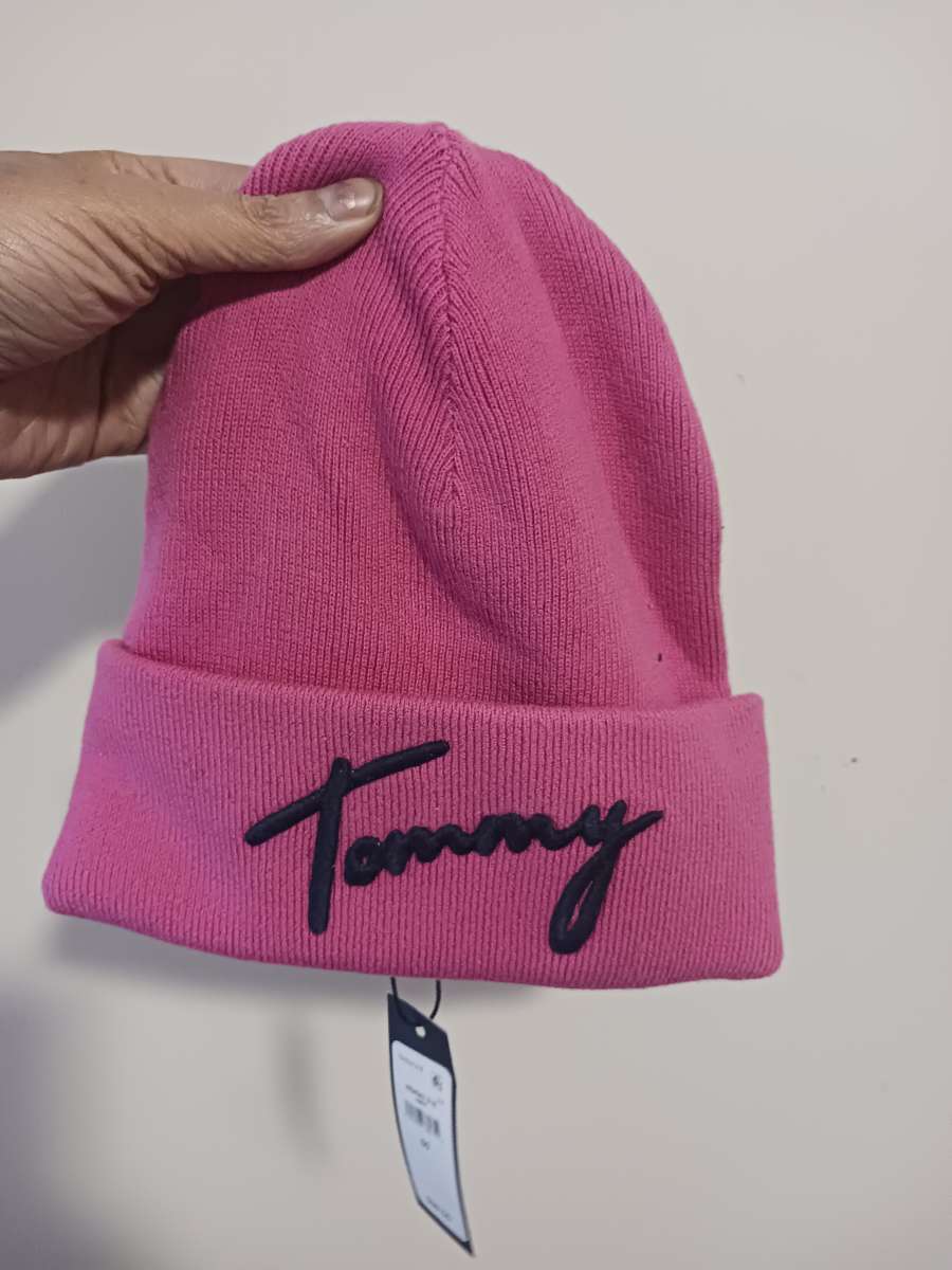 Tommy Hilfiger hat