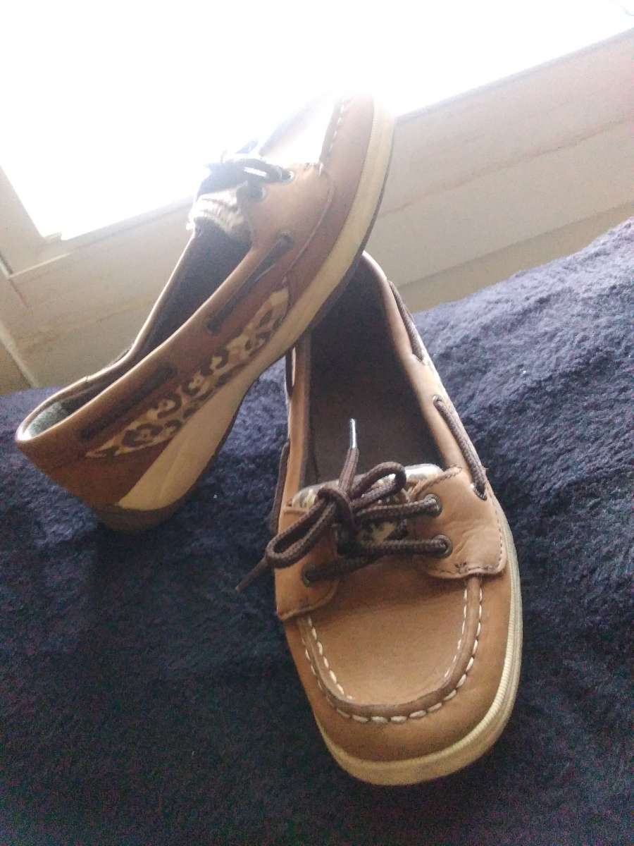 female sperrys